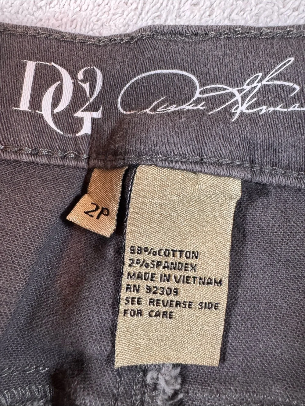 Women’s Diane Gilman DG2 Gray  Straight-Leg Jeans. Size 2 Petite